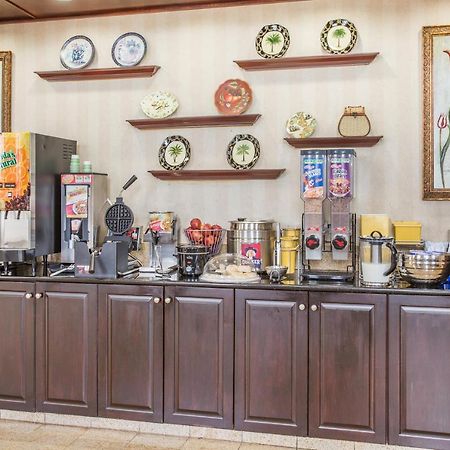 Days Inn & Suites By Wyndham Columbia Airport Уэст-Коламбия Экстерьер фото