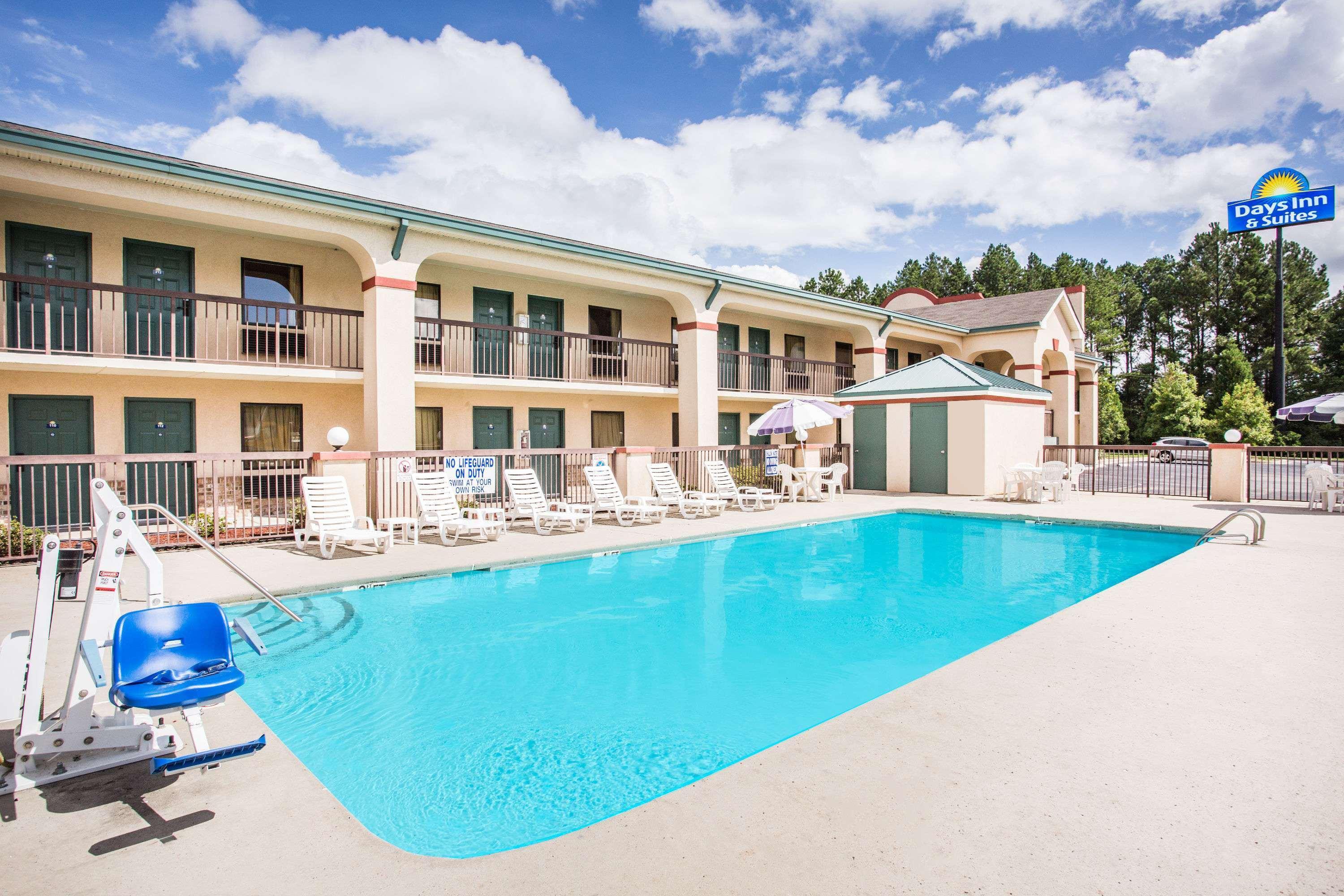 Days Inn & Suites By Wyndham Columbia Airport Уэст-Коламбия Экстерьер фото