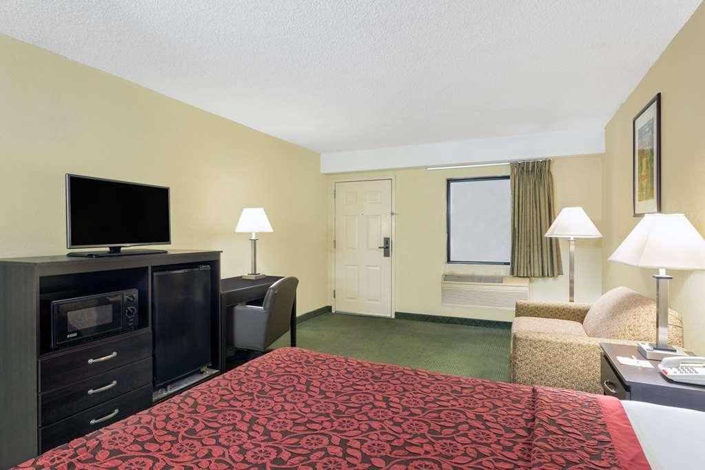 Days Inn & Suites By Wyndham Columbia Airport Уэст-Коламбия Номер фото