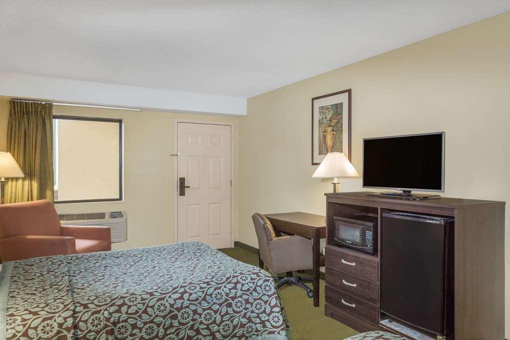 Days Inn & Suites By Wyndham Columbia Airport Уэст-Коламбия Номер фото